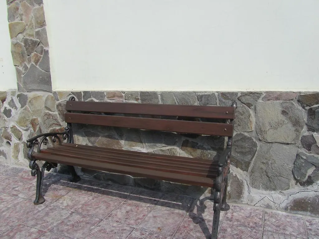 Rock Wall Bed and Breakfast Kiev 3*,  Ucrania