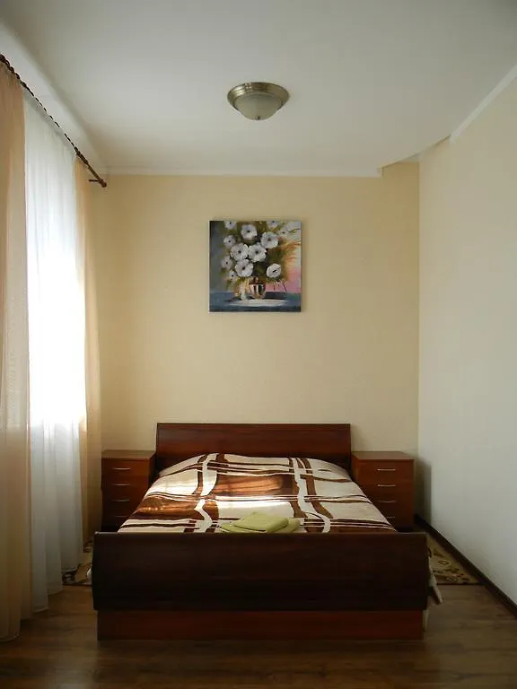 Rock Wall Bed and Breakfast Kiev 3*,